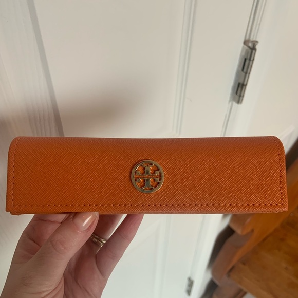 Selling Tory Burch glasses case. Good condition. - Picture 4 of 4